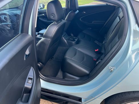 Used 2018 Chevrolet Volt Premier w/ Driver Confidence Package FWD image 12