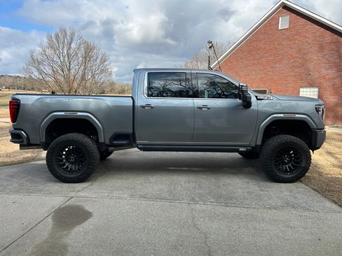 Used 2024 GMC Sierra 2500 Denali w/ Denali Reserve Package image 5