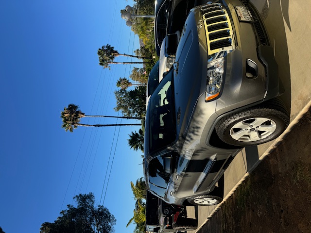 Used 2011 Jeep Grand Cherokee Laredo AWD/4WD image 1