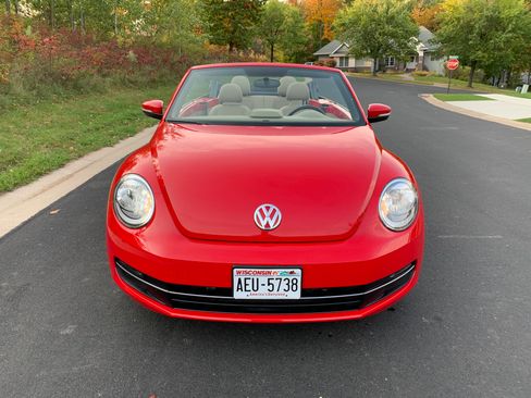 Used 2013 Volkswagen Beetle TDI FWD image 2
