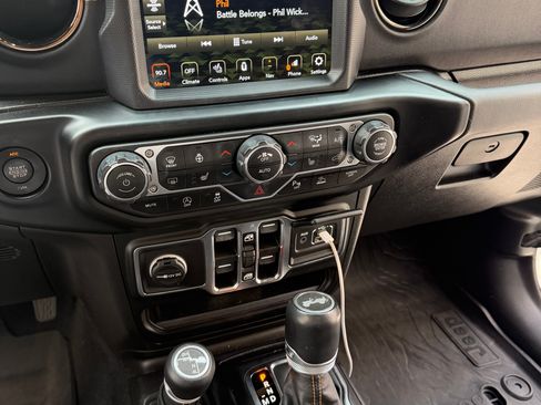 Used 2021 Jeep Wrangler Unlimited Sahara image 13