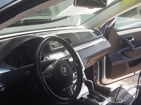 Used 2013 Volkswagen CC Sport FWD image 11