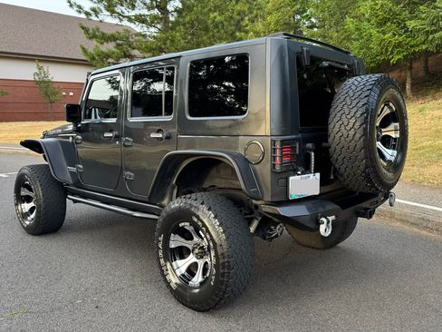 Used 2010 Jeep Wrangler Unlimited Rubicon w/ Dual Top Group AWD/4WD image 11