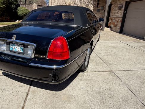 Used 2008 Lincoln Town Car Signature Limited image 6