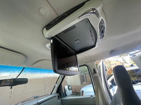 Used 2014 Ford E-350 and Econoline 350 XLT image 14