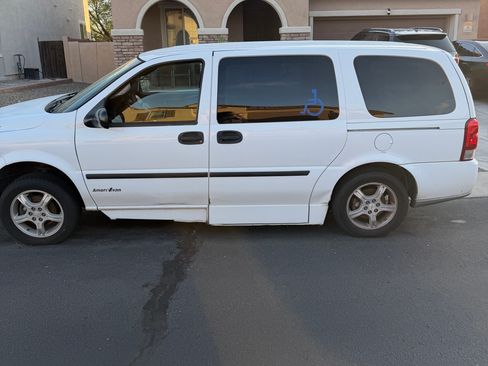 Used 2008 Chevrolet Uplander LS w/ Climate Package FWD image 5