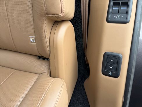 Used 2024 Land Rover Range Rover Long Wheelbase SE image 16