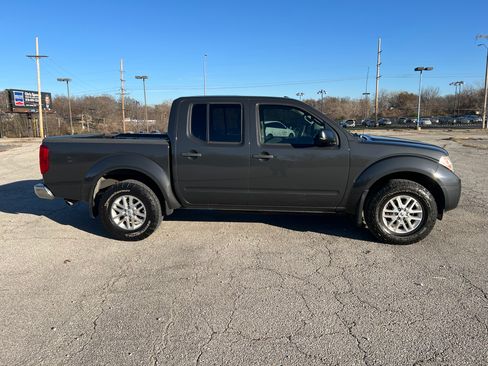 Used 2015 Nissan Frontier SV w/ SV Value Truck Package image 4