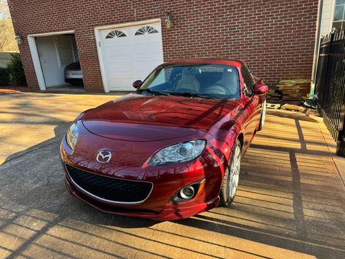 Used 2010 MAZDA MX-5 Miata Grand Touring w/ Premium Pkg image 2