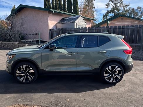 Used 2023 Volvo XC40 B5 Ultimate w/ Climate Package image 4