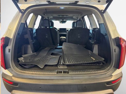 Used 2020 Kia Telluride EX w/ EX Premium Package image 12