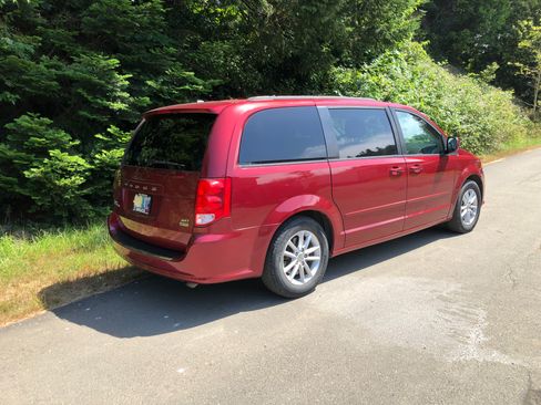 Used 2016 Dodge Grand Caravan SXT image 4