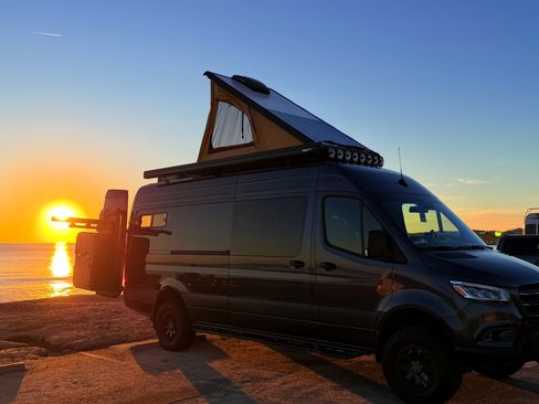 Used 2024 Mercedes-Benz Sprinter 2500 image 25