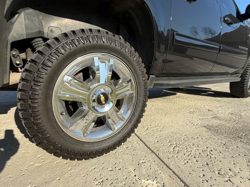 Used 2010 Chevrolet Avalanche LT w/ Luxury Package image 16