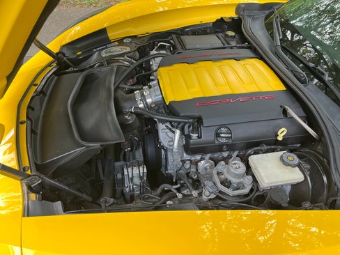 Used 2014 Chevrolet Corvette Stingray Coupe w/ 2LT Preferred Equipment Group image 15