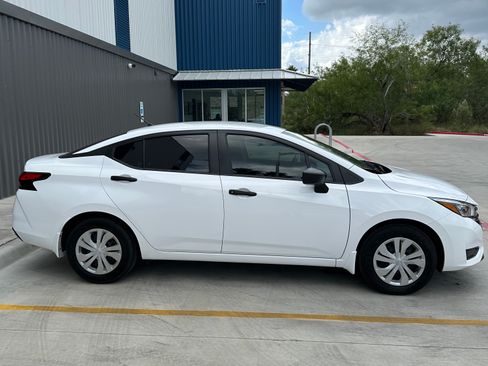Used 2025 Nissan Versa S image 5