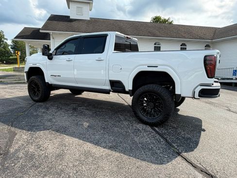 Used 2024 GMC Sierra 2500 AT4 w/ AT4 Premium Plus Package AWD/4WD image 9