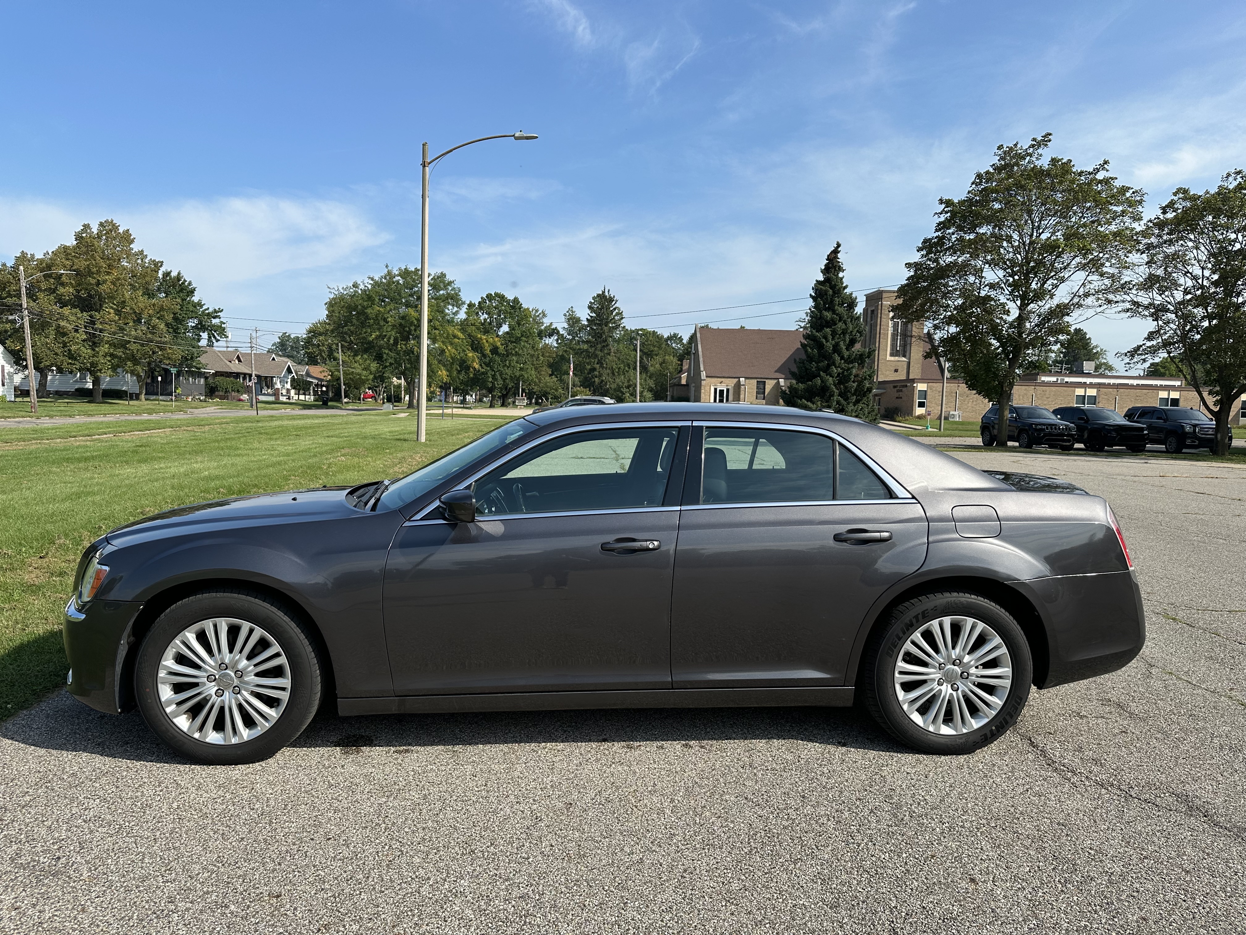Used 2014 Chrysler 300 AWD w/ Driver Convenience Group image 2