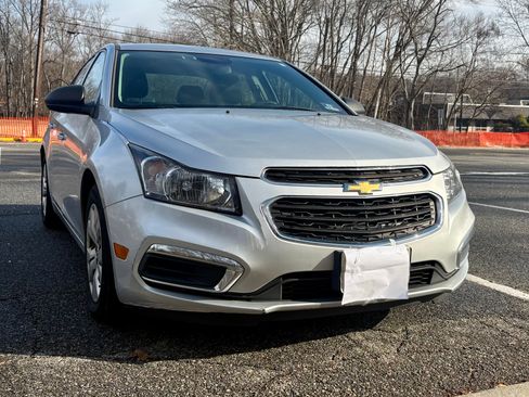 Used 2015 Chevrolet Cruze LS image 1