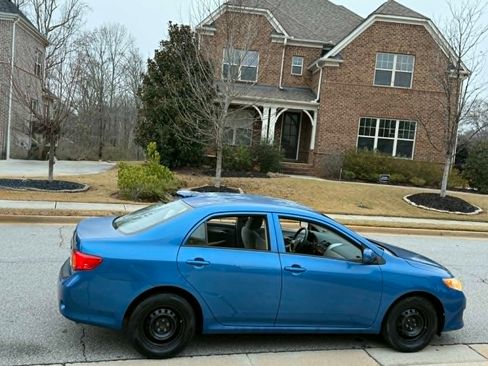 Used 2010 Toyota Corolla LE image 9