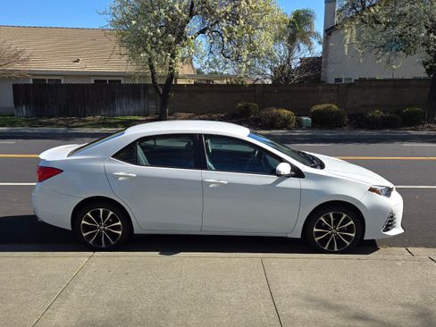 Used 2017 Toyota Corolla SE w/ Carpet Mat Package (TMS) image 6