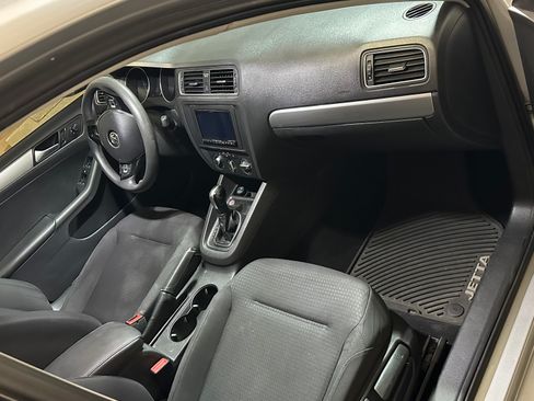 Used 2015 Volkswagen Jetta SE FWD image 14