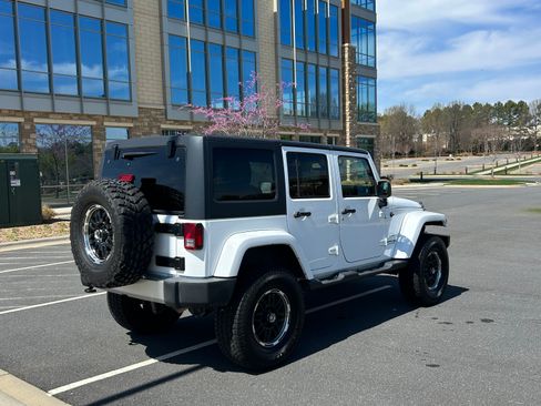 Used 2018 Jeep Wrangler Unlimited Sahara image 6