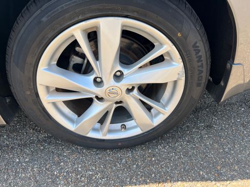 Used 2015 Nissan Altima 2.5 SV w/ Convenience Package FWD image 16