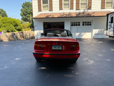 Used 1995 BMW 325i Convertible RWD image 10