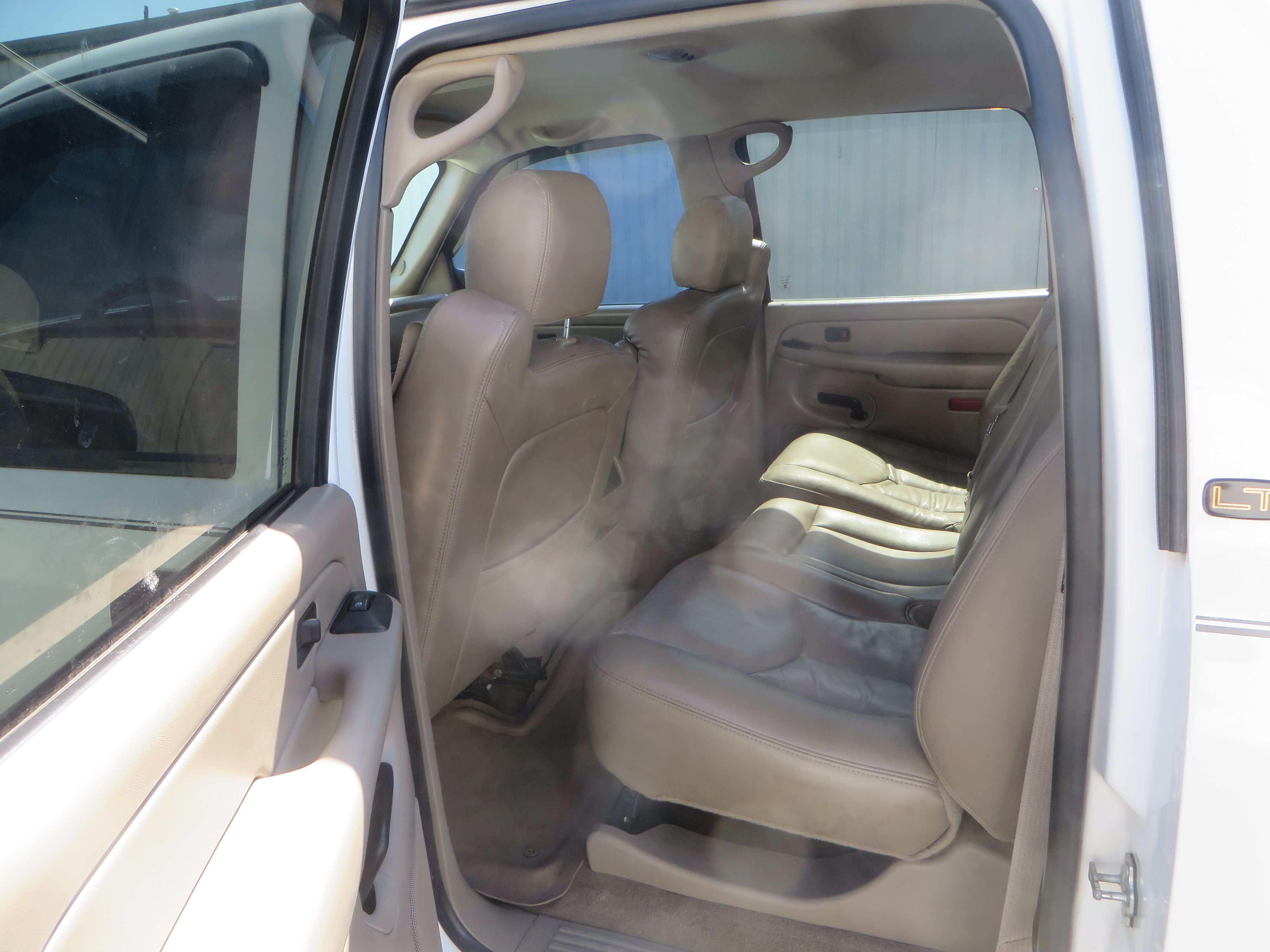Used 2005 Chevrolet Silverado 2500 LT w/ Heavy-Duty Power Package AWD/4WD image 23