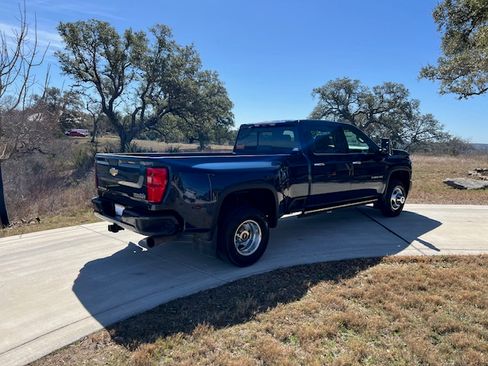 Used 2022 Chevrolet Silverado 3500 High Country w/ Technology Package image 11