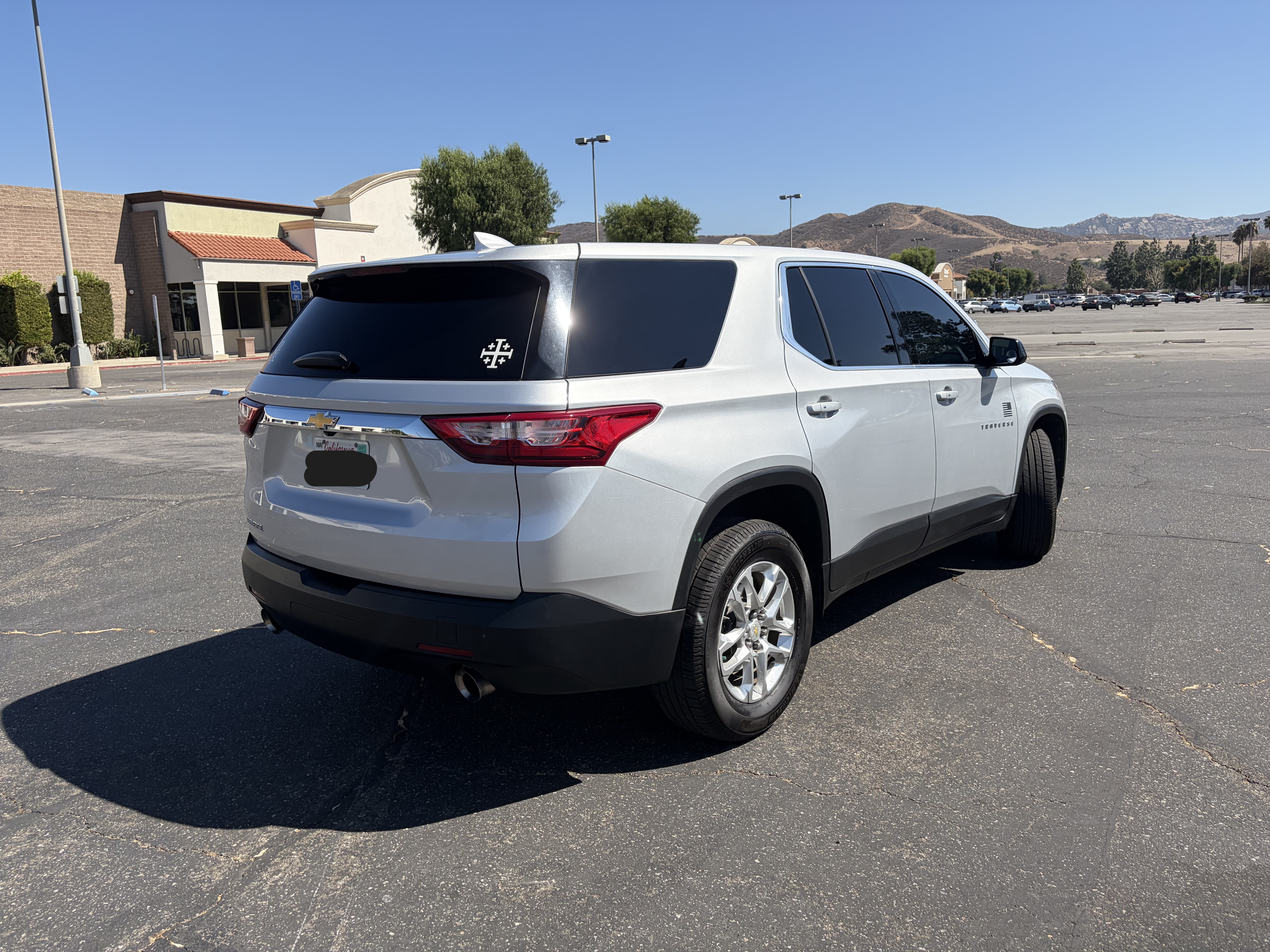 Used 2020 Chevrolet Traverse LS w/ LPO, Cargo Package FWD image 5