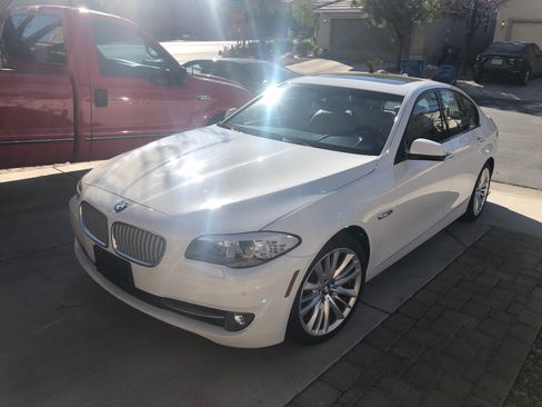 Used 2011 BMW 550i Sedan image 6