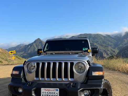 Used 2018 Jeep Wrangler Unlimited Sport S AWD/4WD image 4