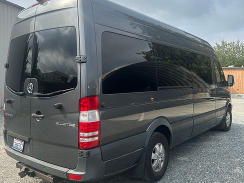 Used 2016 Mercedes-Benz Sprinter 2500 image 6