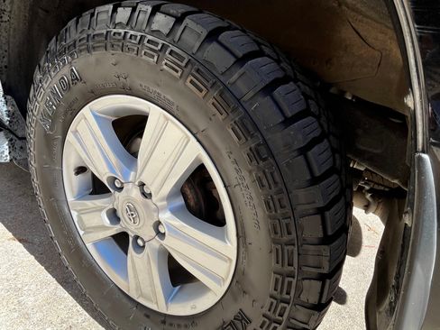 Used 2014 Toyota Land Cruiser image 14