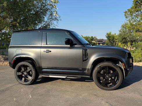 Used 2023 Land Rover Defender 90 V8 image 4