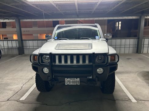 Used 2010 HUMMER H3T Alpha AWD/4WD image 4