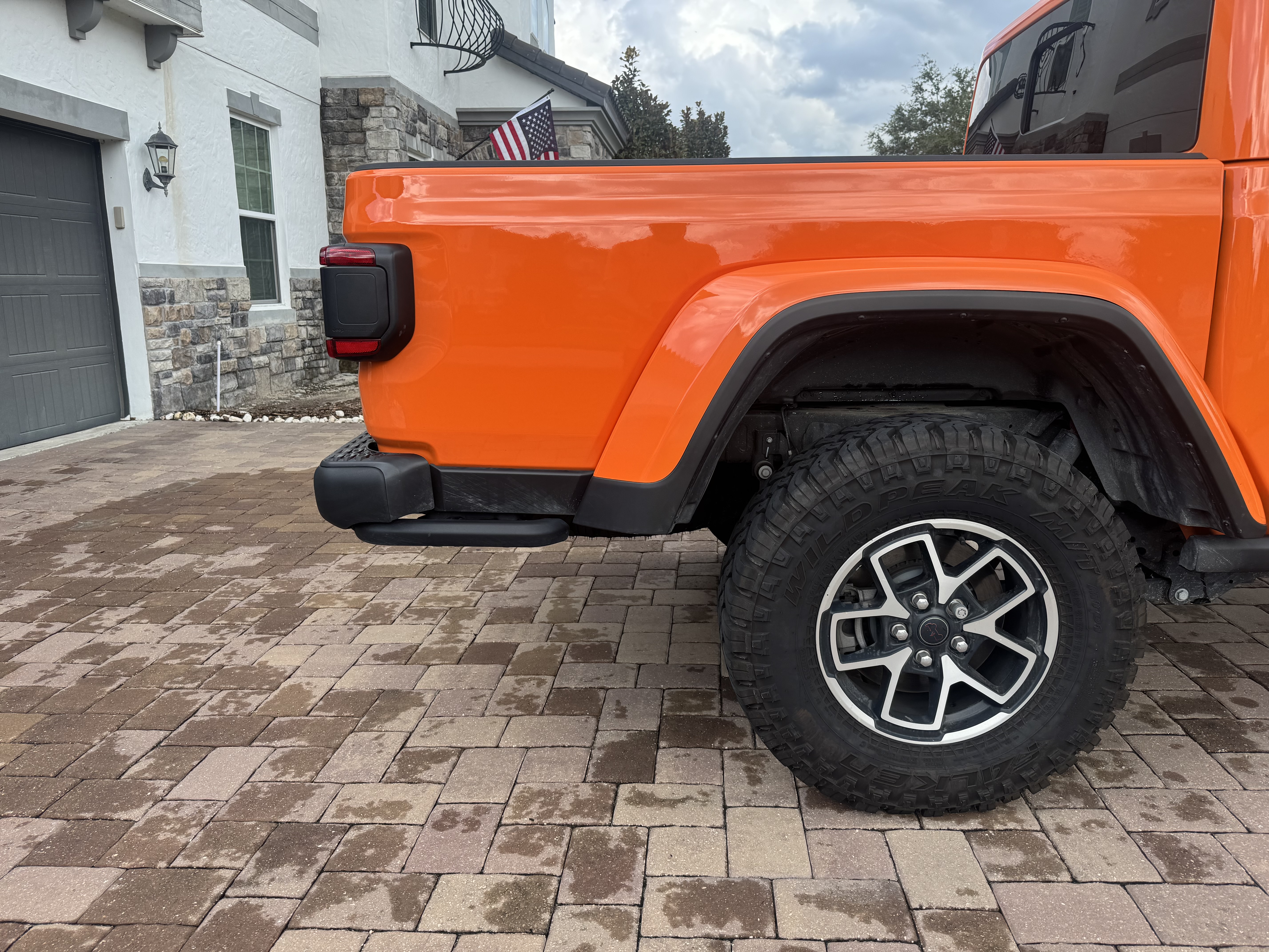 Used 2025 Jeep Gladiator Rubicon AWD/4WD image 9