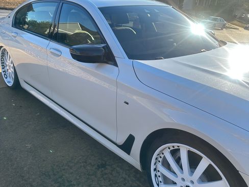 Used 2017 BMW 750i image 1