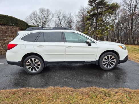 Used 2016 Subaru Outback 2.5i Limited image 2