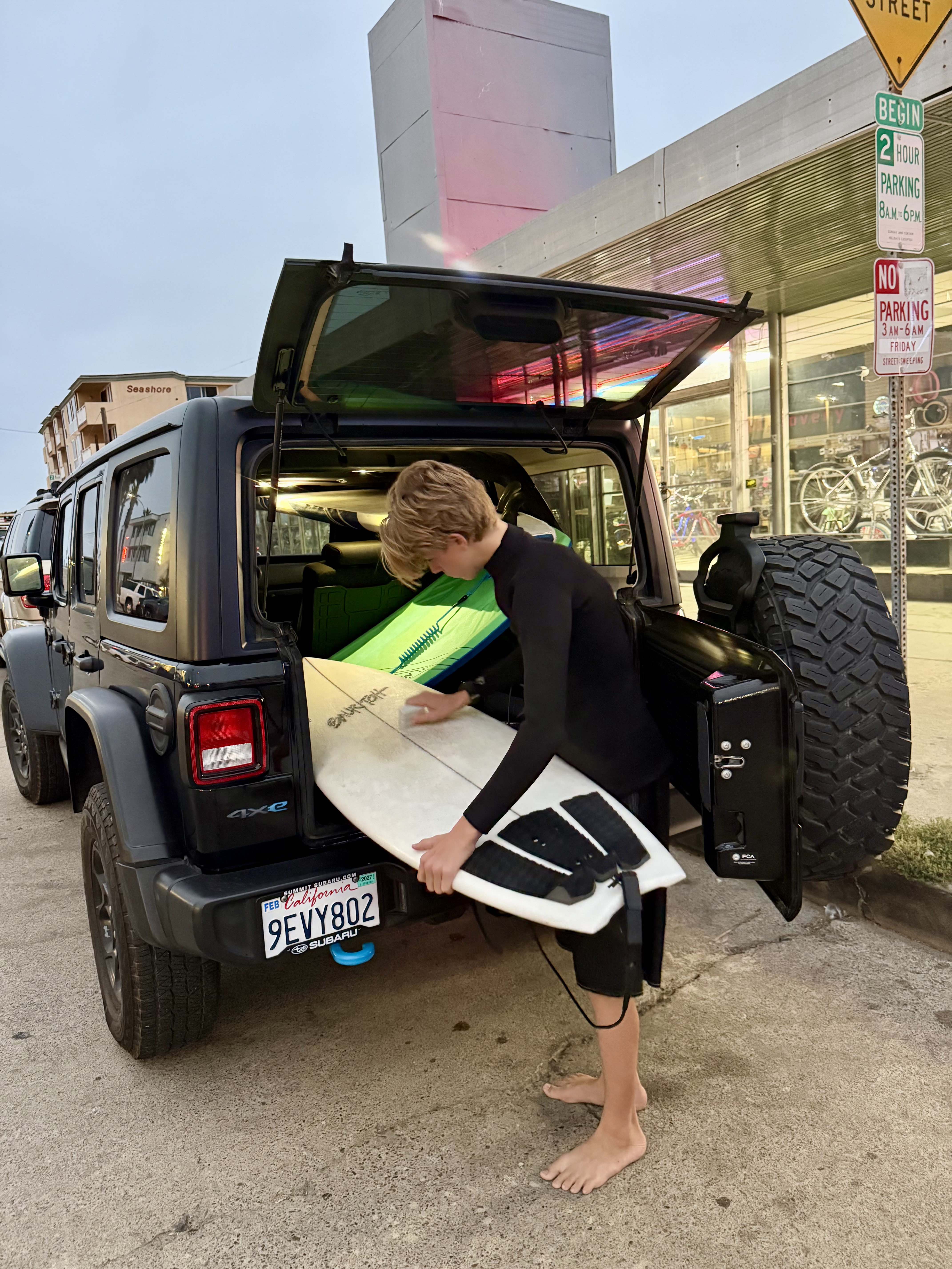 Used 2023 Jeep Wrangler Unlimited AWD/4WD image 6