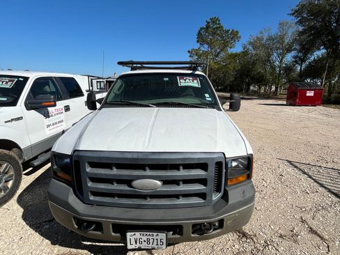 Used 2007 Ford F250 XL image 1
