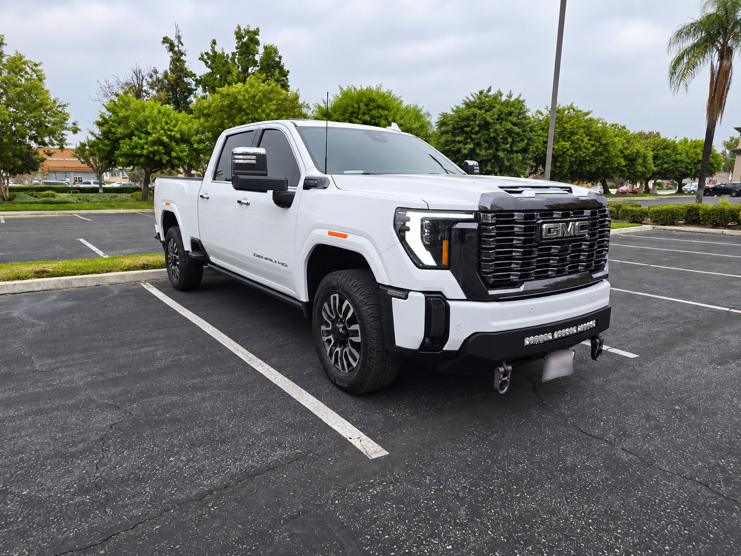 Used 2024 GMC Sierra 2500 Denali Ultimate AWD/4WD image 2