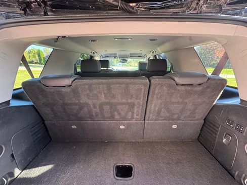 Used 2017 Chevrolet Tahoe LT w/ LT Signature Package image 12