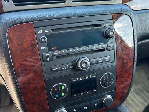 Used 2013 Chevrolet Suburban LT w/ Luxury Package image 9