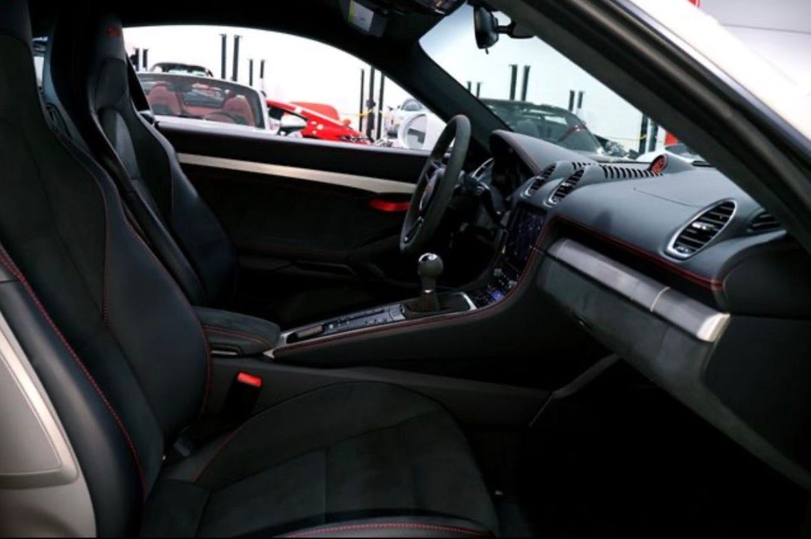 Used 2023 Porsche 718 Cayman GT4 RWD image 17
