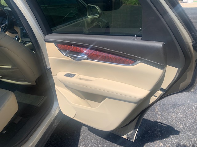 Used 2017 Cadillac XT5 Luxury w/ Driver Awareness Package FWD image 19