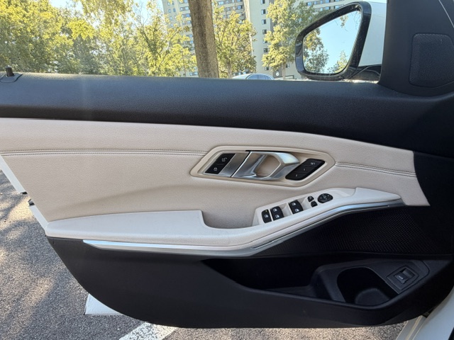 Used 2020 BMW 330i Sedan w/ Convenience Package RWD image 4