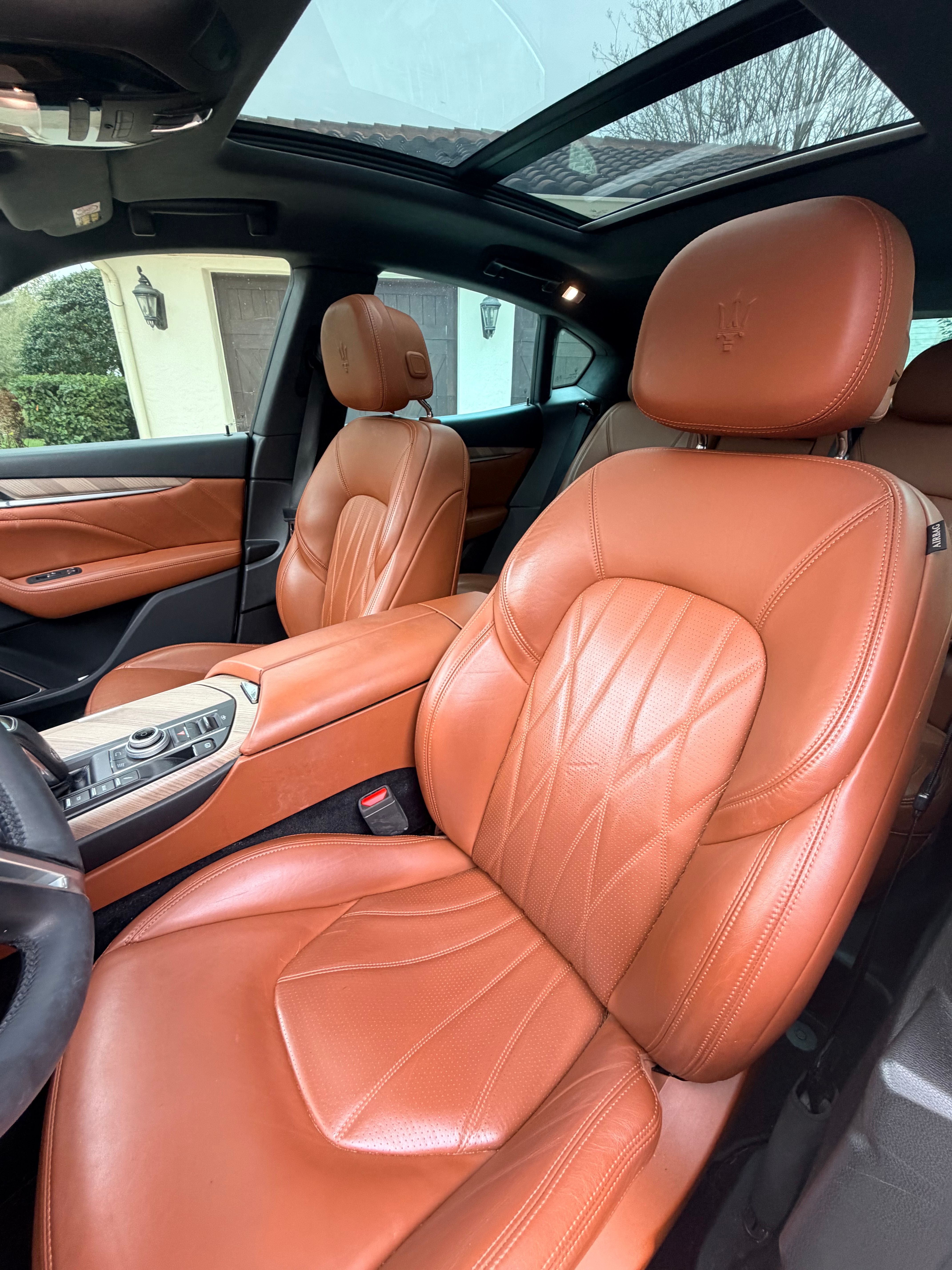 Used 2020 Maserati Levante GranLusso AWD/4WD image 19